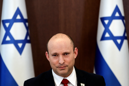 Fostul premier israelian de extremă dreapta Naftali Bennett cere ”distrugerea” instalaţiilor nucleare ale Iranului. ”Avem justificarea. Avem instrumentele necesare. Acum, că Hezbollahul şi Hamasul sunt paralizate, Iranul este expus”