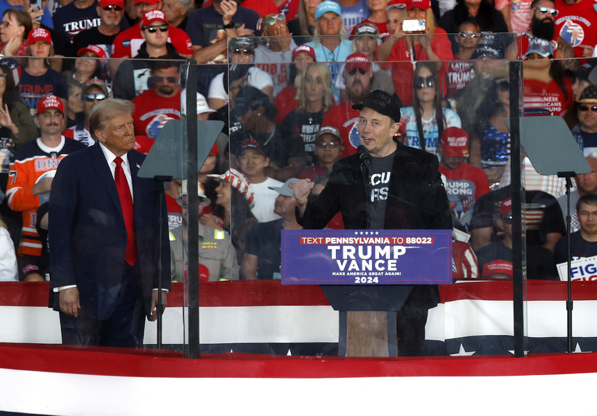 Trump a revenit în locul tentativei de asasinat, în Pennsylvania: Nu voi ceda niciodată / La miting a fost prezent şi Elon Musk - VIDEO