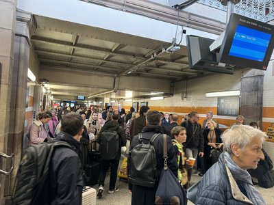 UPDATE - Incident în gara din Strasbourg, unde un tren închiriat de Parlamentul European a fost evacuat după ce s-ar fi auzit explozii şi a ieşit fum