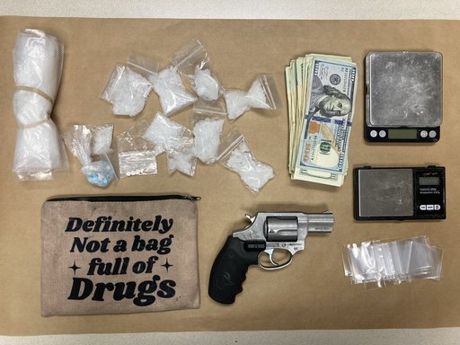 Poliţia din Oregon a găsit într-o maşină o borsetă pe care scria „Cu siguranţă nu este o pungă plină cu droguri”. Ce se afla înăuntru - FOTO