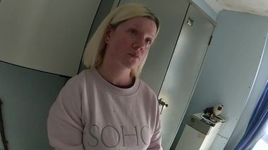 O britanică şi-a ucis părinţii şi a stat în casă cu cadavrele lor timp de patru ani. Cum a fost descoperită şi ce pedeapsă a primit - VIDEO