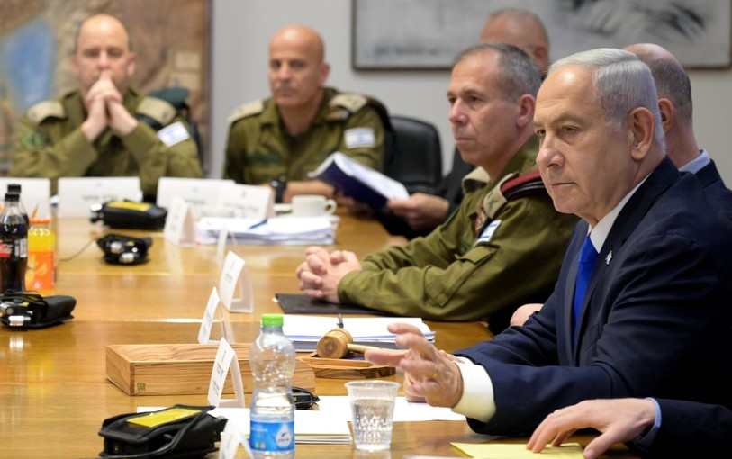 UPDATE - Netanyahu cântăreşte răspunsul pe care să-l dea Teheranului. Oficialii americani cred că Israelul va viza situri militare şi energetice din Iran. SUA anunţă că trimit un sistem antirachetă THAAD şi personalul aferent / Avertismenul Teheranului