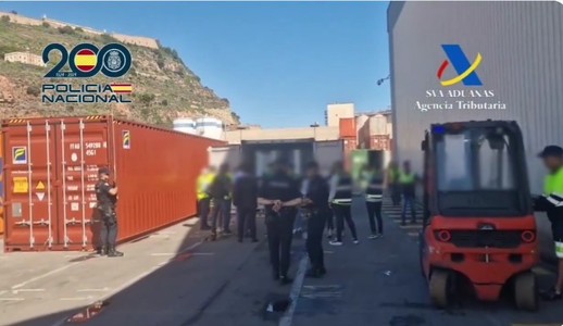 Poliţia spaniolă anunţă că a confiscat substanţe chimice destinate Rusiei, inclusiv posibil material pentru armament