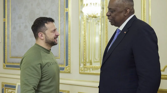 Lloyd Austin anunţă, într-o vizită la Kiev, un ajutor în valoare de 400 de milioane de dolari destinat Ucrainei, muniţie, echipament şi armament