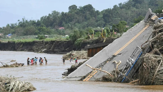 Cel puţin 97 de morţi în Filipine în urma furtunii tropicale Trami