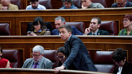 Guvernul Sanchez, fragilizat de un scandal sexual vizând un lider al Partidului Sumar