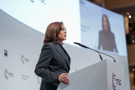 Kamala Harris se distanţează de comentariul lui Biden: „Nu sunt deloc de acord” cu criticarea oamenilor pe baza votului lor. AFP: Biden a devenit acum o piatră de moară de gâtul campaniei lui Harris