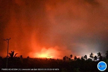 Indonezia: Vulcanul Laki-laki de pe insula Flores a erupt, provocând moartea a nouă persoane