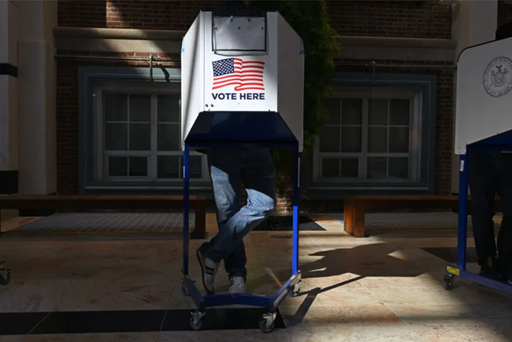 Primele secţii de votare se închid în statele Indiana şi Kentucky. Urmează Florida, Georgia şi Virginia