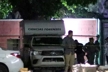 Unspreze cadavre descoperite în Mexic, într-o camionetă abandonată pe un drum către Acapulco
