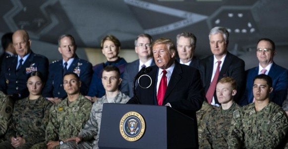 CNN: Oficialii Pentagonului se sfătuiesc ce să facă dacă Trump dă ordine controversate