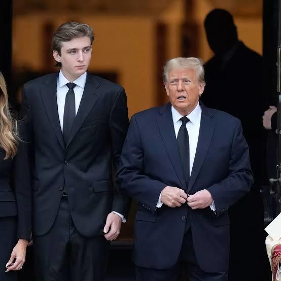 WSJ: Barron Trump l-a conectat pe tatăl său la „manosferă”, lumea masculinităţii ostentative din care face parte şi Andrew Tate