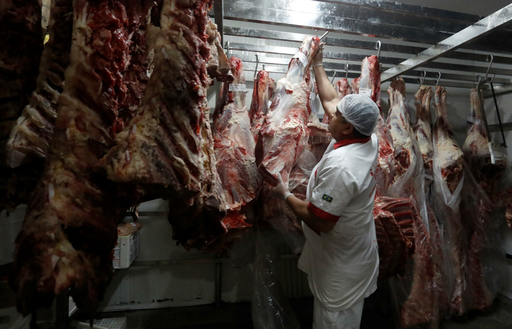 ”Am consumat carne braziliană de vită cu hormoni, intrată în mod fraudulos în UE de ani de zile”, trage un semnal de alarmă ONG-ul Foodwatch. Brazilia opreşte exportul de carne de viţea în UE, după ce un audit european dezvăluie nereguli cu privire la estradiol 17