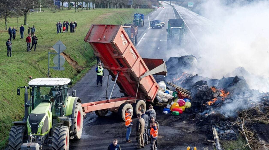 Agricultorii francezi anunţă acţiuni de protest începând de luni, odată cu summitul G20 din Brazilia, împotriva unui Acord de liber-schimb UE-Mercosur. Ei consideră tratatul un simbol al unei concurenţe neloiale