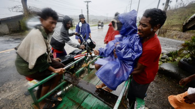Alertă de nivel maxim în Filipine odată cu apropierea taifunului Usagi, al cincilea în decurs de o lună. Aproximativ 40.000 de persoane urmează să fie evacuate, în timp ce în timp ce 5.000 de locuitori se află încă în adăposturi după primele patru furtuni