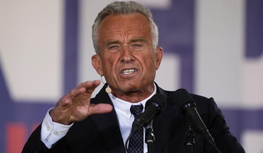 Trump l-a ales pe Robert F. Kennedy jr. la conducerea principalei agenţii de sănătate din SUA. Susţinător al unor teorii false despre vaccinuri, Kennedy vrea să desfiinţeze Administraţia pentru Medicamente şi Alimente (FDA)