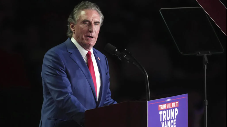 Trump îl nominalizează pe guvernatorul din South Dakota, Doug Burgum, un apropiat al companiilor petroliere, la postul de secretar de Interne, care urmează să-i aplice politica ”drill, baby, drill”