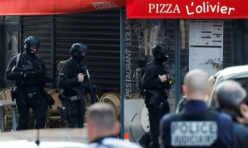 Autorul toxicoman al unei luări de ostatici în pizzeria familiei sale, lângă Paris, spitalizat cu forţa