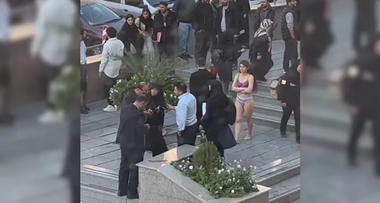 Studenta care s-a dezbrăcat la Teheran nu este urmărită judiciar, anunţă justiţia iraniană. Ea a fost predată familiei, după ce a fost internată la spital