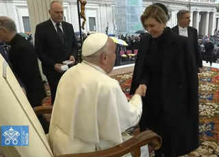 Zelenska, primită de Francisc la Vatican, la o mie de zile de la invazia rusă