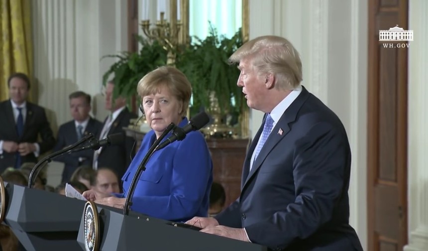 Angela Merkel îi face un portret fără menajamente lui Donald Trump în cartea sa de memorii. Ea sugerează şi o cheie în care s-ar putea trata cu viitorul preşedinte al SUA