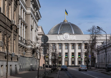 Parlamentul ucrainean îşi anulează o sesiune ordinară din cauza riscului unor atacuri ruseşti. ”Există semnale cu privire la un risc sporit de atacuri împotriva cartierului guvernamental în zilele următoare”