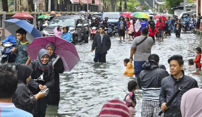 Cel puţin patru morţi şi peste 80.000 de persoane evacuate în Malaysia, în urma unor inundaţii cauzate de ploi musonice puternice