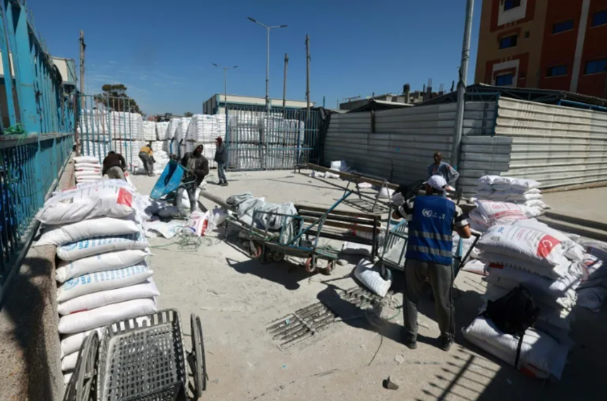 Gaza - UNRWA anunţă suspendarea livrărilor de ajutoare printr-un punct de trecere cheie din Israel