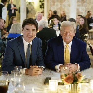 Trump glumeşte că ar putea anexa Canada, stârnind zâmbete nervoase