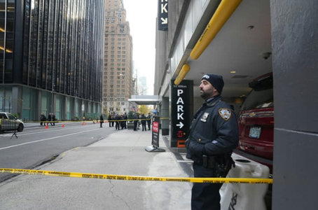 CEO-ul unui gigant al asigurărilor de sănătate din SUA, UnitedHealthcare, Brian Thompson, asasinat prin împuşcare la New York. Suspectul, care a fugit cu o bicicletă, căutat