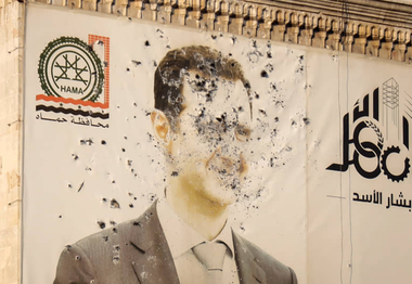 Sirieni se filmează în casa jefuită a lui Bashar al-Assad la Damasc