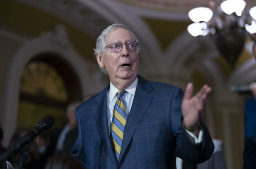 Liderul senatorilor republicani Mitch McConnell a căzut când era în Capitoliul SUA. El a suferit răni minore