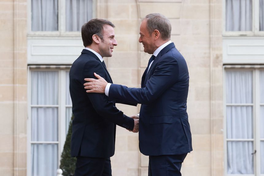 POLITICO: Emmanuel Macron şi Donald Tusk discută joi despre trimiterea de trupe străine în Ucraina după încheierea războiului