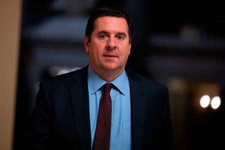 Trump îi oferă lui Devin Nunes, directorul reţelei sale sociale, un post-cheie în domeniul informaţiilor. Richard Grenell, fost şef al spionajului, va avea „misiuni speciale” în ţări adversare SUA. Alţi doi oameni de afaceri au fost numiţi ambasadori