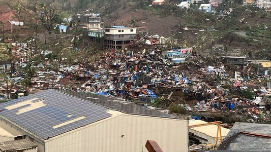 Un ciclon cu o forţă nemaivăzută în ultimul secol a devastat insula Mayotte, teritoriu francez din apropiere de Madagascar: sunt cel puţin 14 morţi şi sute de răniţi