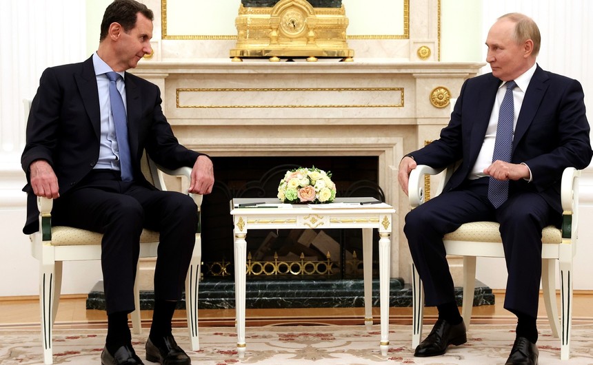 FT: Bashar al-Assad a trimis avioane cu bani gheaţă la Moscova