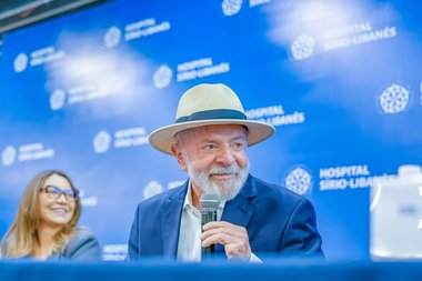Preşedintele brazilian Lula da Silva a fost externat şi a vorbit public pentru prima dată după operaţiile suferite: „Sunt întreg”