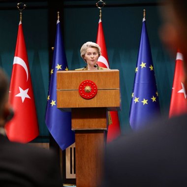 UE îşi va redeschide delegaţia diplomatică din Siria. Ursula von der Leyen: „Lipsa de predictibilitate impune cea mai mare prudenţă. Riscul unei reveniri a Daesh, în special în estul Siriei, este real”