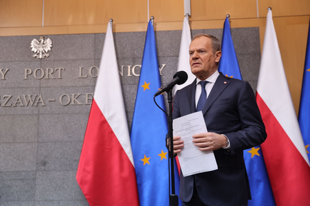 Guvernul polonez adoptă proiecte de lege care limitează parţial dreptul la azil şi emiterea de vize