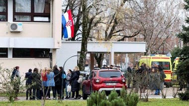 UPDATE-O elevă ucisă şi alte şapte persoane rănite, inclusiv cinci elevi şi o profesoară, într-un atac cu cuţitul la Zagreb. Presupusul atacator, un tânăr în vârstă de 19 ani, prins de poliţie