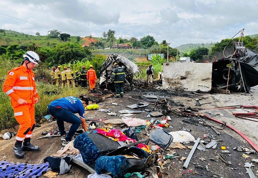 Peste 20 de morţi într-o coliziune între un autobuz şi un camion în Brazilia