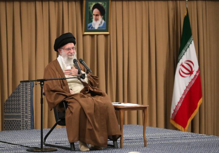 Iranul ”nu are” auxiliari în O.Mijlociu şi nu are nevoie, iar aliaţii Teheranului luptă din propria convingere şi ”nu prin procură pentru Iran”, dă asigurări  Ali Khamenei. El preconizează ”apariţia unei grupări puternice şi onorabile” în Siria