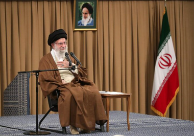Iranul ”nu are” auxiliari în O.Mijlociu şi nu are nevoie, iar aliaţii Teheranului luptă din propria convingere şi ”nu prin procură pentru Iran”, dă asigurări  Ali Khamenei. El preconizează ”apariţia unei grupări puternice şi onorabile” în Siria
