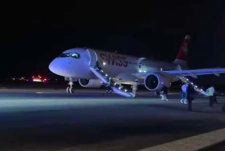 UPDATE - Un avion care efectua o cursă de la Bucureşti la Zurich a aterizat de urgenţă la Graz, după ce ar fi apărut fum în cabină / 74 de pasageri la bord / Zece pasgeri au cerut asistenţă medicală / Un membru al echipajului, în stare gravă  