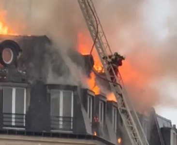 Un pompier rănit uşor într-un incendiu la Paris, în apropierea Gării Saint-Lazare
