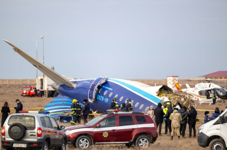 Azerbaidjanul îşi plânge morţii într-o zi de doliu naţional. Anchetă în desfăşurare după prăbuşirea unui avion azer în Kazahstan