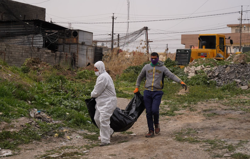 Rămăşiţe ale 100 de femei şi copii kurzi, exhumate dintr-o groapă comună în Irak