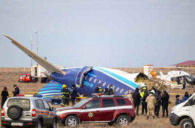 Prăbuşirea avionului Azerbaidjan Airlines în Kazahstan - Reuters - Supravieţuitorii spun că au auzit bubuituri înainte ca avionul să se prăbuşească