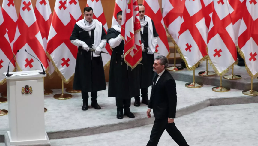 UPDATE-Mihail Kavelaşvili, învestit preşedinte al Georgiei într-o scurtă ceremonie la Parlament. Zurabişvili părăseşte palatul prezidenţial şi anunţă că se consideră ”singura preşedintă legitimă” a Georgiei