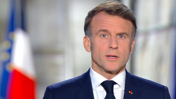 În discursul său de Anul Nou, Emmanuel Macron recunoaşte eşecul dizolvării parlamentului şi sugerează că ar putea convoca un referendum în 2025